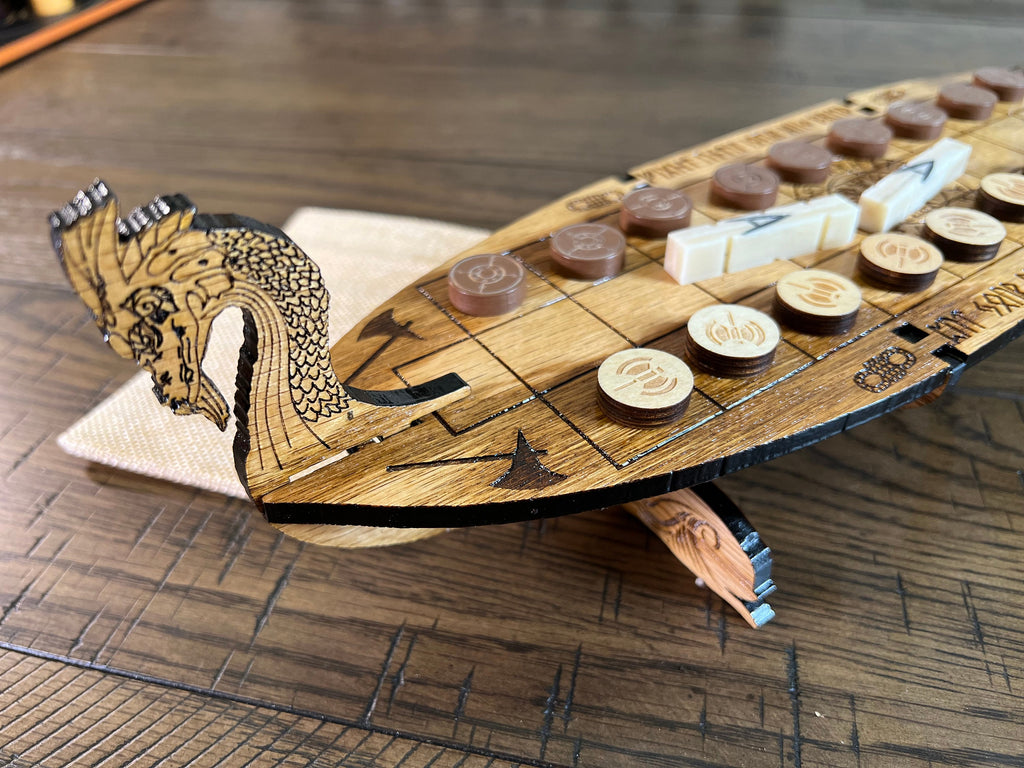 Daldos | Daldøs | Viking 'Running/Chase' Board Game | Bone Dice