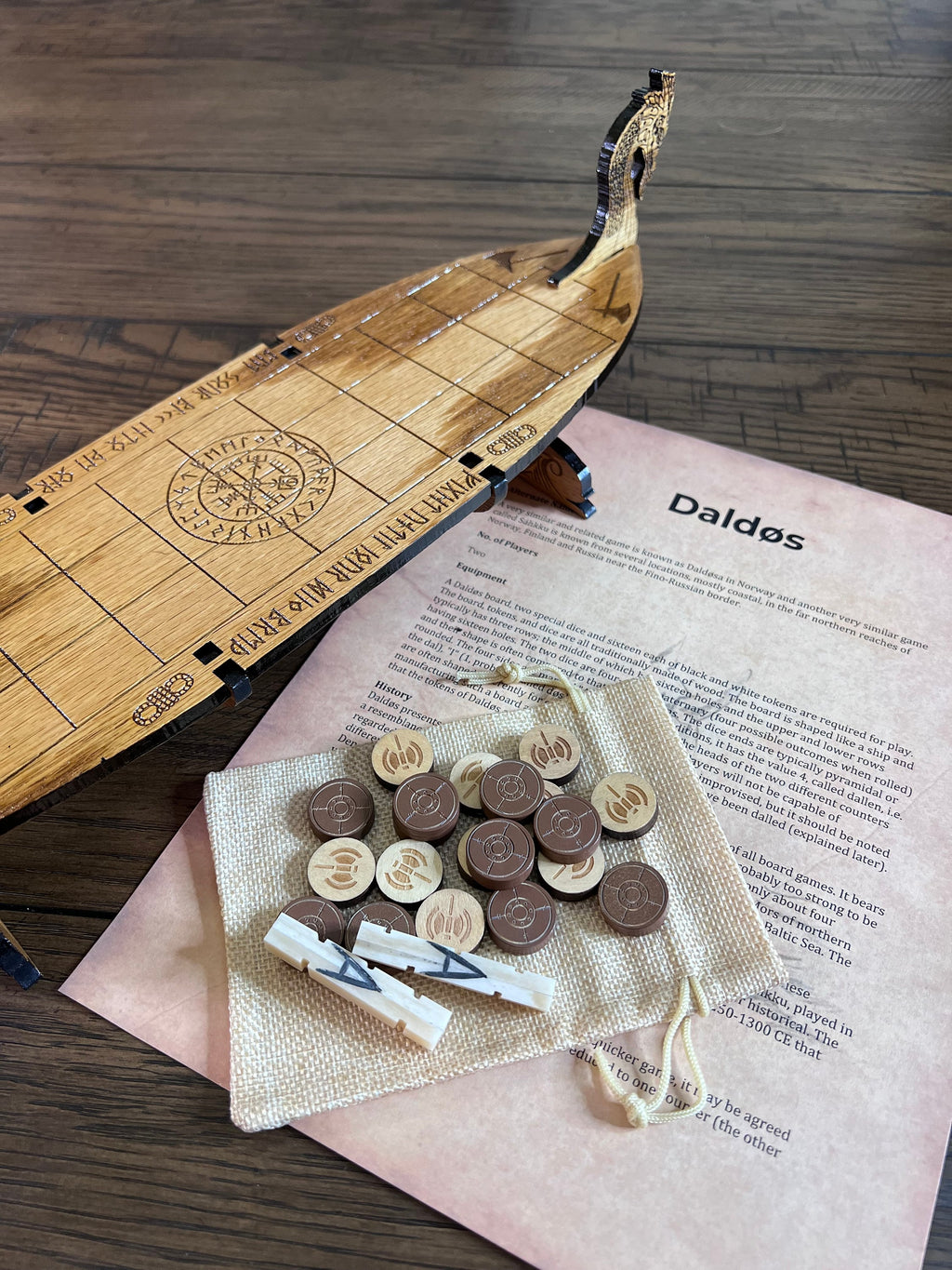 Daldos | Daldøs | Viking 'Running/Chase' Board Game | Bone Dice