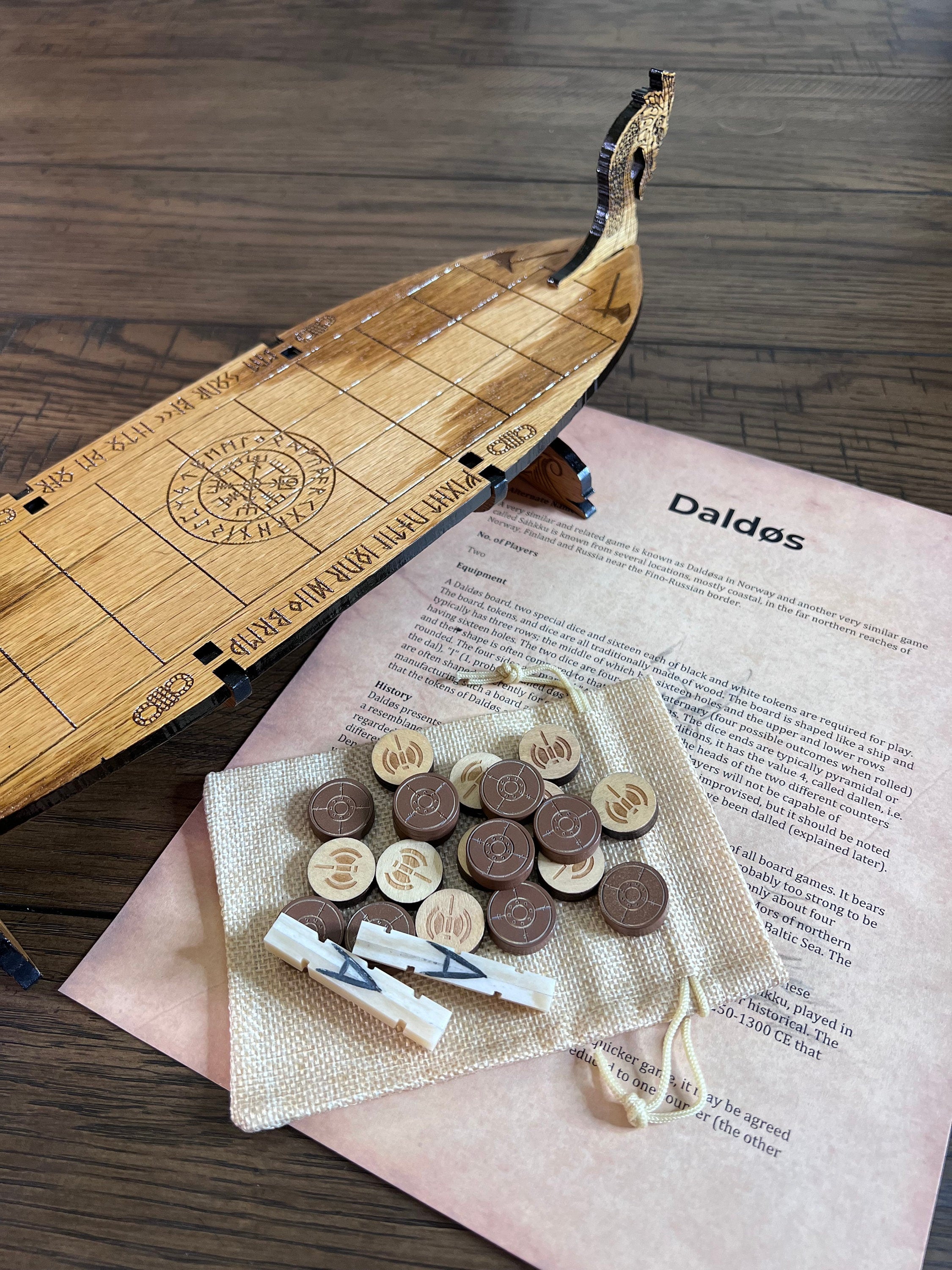 Daldos | Daldøs | Viking 'Running/Chase' Board Game | Bone Dice